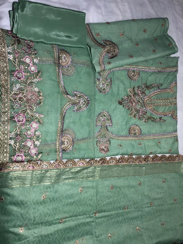 Best Asian and Pakistani Clothes Online. A popular UK provider of Fashion, with luxury and designer brands in clothing, for all occasions.