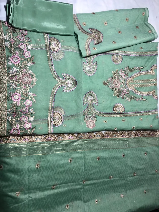 Best Asian and Pakistani Clothes Online. A popular UK provider of Fashion, with luxury and designer brands in clothing, for all occasions.