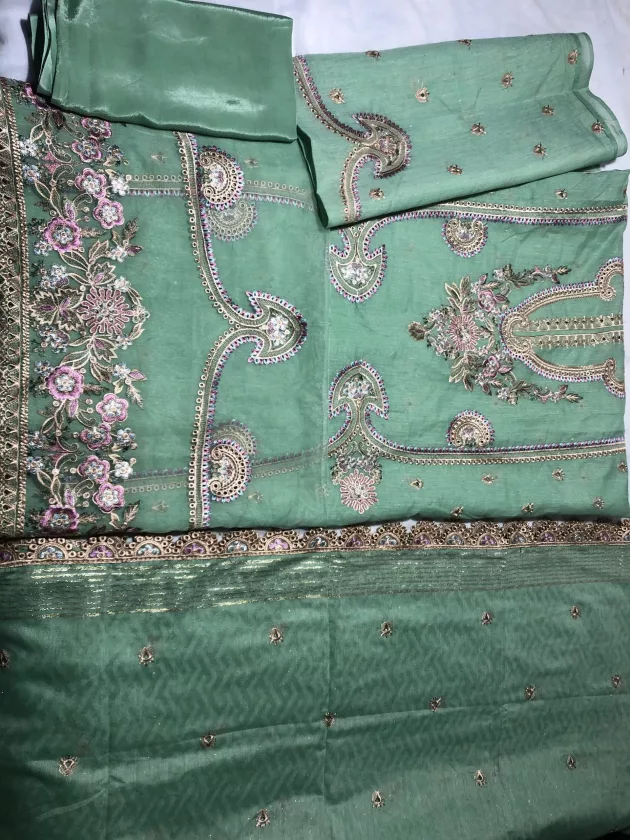 Best Asian and Pakistani Clothes Online. A popular UK provider of Fashion, with luxury and designer brands in clothing, for all occasions.