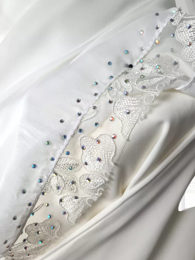 High Quality Elegant Dubai Abaya with Embroidery-White - Image 10